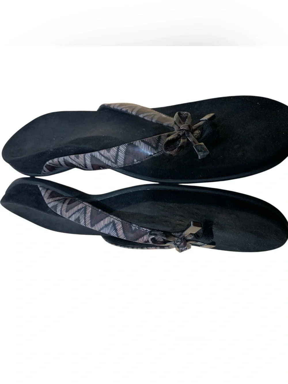 Vionic Women's Black Patterned Strap Flip Flop Sandals size 8.5